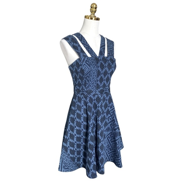 Anthro’ Plenty by Tracy Reese Denim Cutout Fit & Flare Blue Geometric Print Sz 4 - Picture 2 of 7
